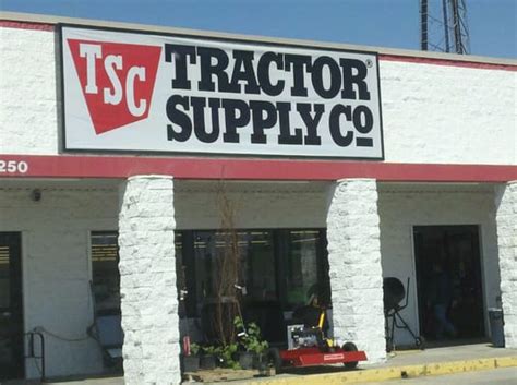 tractor supply louisville ms